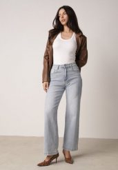 Jasnoniebieskie Szerokie Jeansy z Bawełną o Prostym Kroju z Wysokim Stanem Miovera. Niebieskie jeansy Born2be, na co dzień, l, bez wzorów, z bawełny, z podwyższonym stanem. Za 99.99 zł.