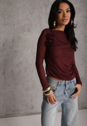 Bordowa Marszczona Bluzka z Siateczki Zdobiona Aplikacją w Kształcie Róży Olirisa. Czerwone bluzki Renee, m, z aplikacjami, z bawełny, bez kołnierzyka, bez ramiączek. Za 79.99 zł.