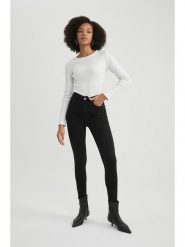 Trendyol Dżinsy - Skinny fit - w kolorze czarnym rozmiar: W32/L32. Czarne jeansy Trendyol, l, bez wzorów, z podwyższonym stanem. Za 101.45 zł.