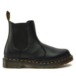 Sztyblety Dr. Martens. Czarne botki Dr. Martens, bez wzorów, bez obcasa, na płaskiej podeszwie, bez zapięcia. Za 949.99 zł.