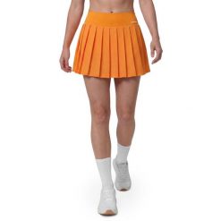 Damskie spódnico-spodenki tenisowe Siroko Flow Femme-W Orange. Brązowe spódnice SIROKO, bez wzorów, z tkaniny, sportowe, plisowane. Za 212.00 zł.