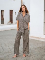 Isla Bonita by SIGRIS Koszula w kolorze czarno-żółtym rozmiar: L. Czarne koszule Isla Bonita by SIGRIS, l, bez wzorów, bez kołnierzyka, bez ramiączek. Za 100.99 zł.