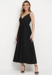 Czarna Rozkloszowana Sukienka Długa z Kopertowym Dekoltem na Ramiączkach Asmerria. Czarne sukienki Born2be, l, bez wzorów, eleganckie, bez kołnierzyka, bez ramiączek, maxi, kopertowe. Za 74.99 zł.