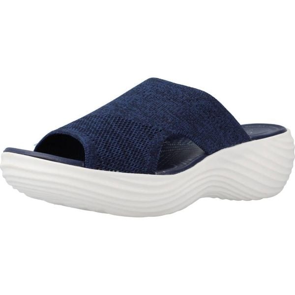 Sandały CLARKS MARIN CORAL Niebieski. Niebieskie sandały Clarks, bez wzorów, z tkaniny, bez obcasa, bez zapięcia. Za 172.99 zł.