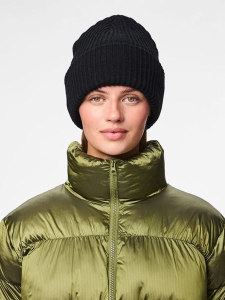 Pieces Czapka dzianinowa w kolorze czarnym rozmiar: onesize. Czarne czapki Pieces, bez wzorów, z dzianiny. Za 50.59 zł.