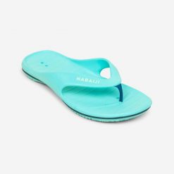 Japonki basenowe damskie Nabaiji Tonga 500. Niebieskie klapki DECATHLON, bez wzorów, z materiału, bez obcasa. Za 44.99 zł.
