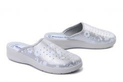 INBLU 50-51 018 srebrny, klapki damskie. Szare klapki Inblu, bez wzorów, bez obcasa, na koturnie. Za 62.99 zł.
