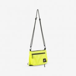 Saszetka podróżna Travel NH500 ​​. Zielone torby na ramię FORCLAZ, bez wzorów, z materiału, na ramię, duże, bez dodatków. Za 39.99 zł.