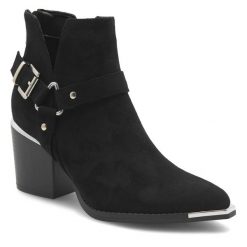 Kowbojki DeeZee. Czarne botki DeeZee, bez wzorów, bez obcasa, na słupku, bez zapięcia. Za 169.99 zł.