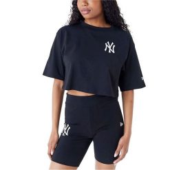 Damski crop top New York Yankees MLB. Czarne bluzki New Era, bez wzorów, bez kołnierzyka, bez ramiączek. Za 219.50 zł.