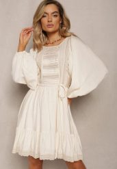 Jasnobeżowa Sukienka Boho Ozdobiona Ażurowymi Wstawkami i Koronką ze Sznurkiem w Talii Lanekade. Brązowe sukienki Renee, na spotkanie biznesowe, l, w ażurowe wzory, z koronki, boho, bez kołnierzyka, bez ramiączek, mini. Za 129.99 zł.