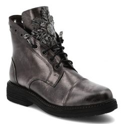 Srebrne Botki Alma En Pena Stylowe Buty Damskie Z Broszką. Szare botki Alma en Pena, z aplikacjami, ze skóry, bez obcasa, bez zapięcia. Za 586.99 zł.