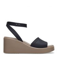 Crocs Sandały "Brooklyn" w kolorze czarnym na koturnie rozmiar: 39/40. Czarne sandały Crocs, bez wzorów, z otwartym noskiem, bez obcasa, na koturnie, bez zapięcia. Za 122.96 zł.
