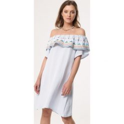 Niebieska Sukienka Undermines. Niebieskie sukienki Born2be, na lato, l, bez wzorów, z bawełny, bez kołnierzyka, bez ramiączek, mini. Za 49.99 zł.