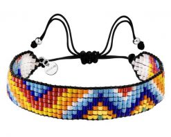 Bransoletka z elementami z mosiądzu pozłacanego i szklanymi koralikami. Bransoletki Artelioni, pozłacane. Za 159.00 zł.