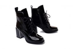 ARTIKER RELAKS 53C0205 czarny, botki damskie. Czarne botki Artiker Relaks, na zimę, bez wzorów, z polaru, bez obcasa, na obcasie, bez zapięcia. Za 314.90 zł.