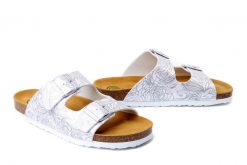 DR. BRINKMANN 700888-03 weiss, klapki damskie. Białe klapki Dr. Brinkmann, bez wzorów, bez obcasa. Za 165.67 zł.