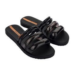Klapki dla kobiet Ipanema PUFFER TIRAS FEM. Czarne klapki Ipanema, bez wzorów, bez obcasa. Za 94.99 zł.