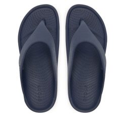 Japonki Crocs. Niebieskie klapki Crocs, bez wzorów, bez obcasa. Za 112.99 zł.