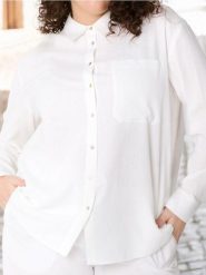Koszula z domieszką lnu PLUS SIZE - kremowy. Białe koszule Sinsay, l, bez wzorów, z materiału, bez kołnierzyka, plus size, bez ramiączek. W wyprzedaży za 29.99 zł.