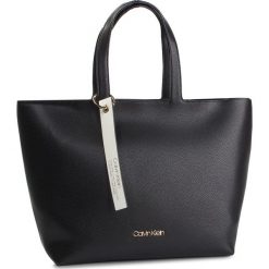 Torebka CALVIN KLEIN - Neat Ew Shopper K60K605056 001. Czarne shopper Calvin Klein, bez wzorów, ze skóry ekologicznej, na ramię, bez dodatków. W wyprzedaży za 439.00 zł.
