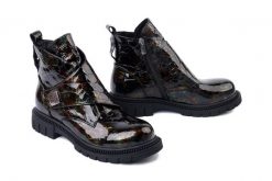 BOCCATO 064.300 S.A 65 T 28SYH wielokolorowy, botki damskie. Botki Boccato, bez wzorów, ze skóry, bez obcasa, na obcasie, bez zapięcia. Za 360.36 zł.