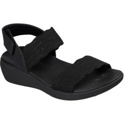 Sandały damskie Skechers Arya Favorite Finds. Czarne sandały Skechers, bez wzorów, z materiału, bez obcasa, bez zapięcia. Za 390.00 zł.