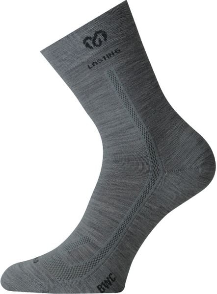 Skarpety merino BWC. Brązowe skarpety LASTING, bez wzorów, z elastanu. Za 45.00 zł.