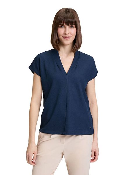 BETTY & CO Koszulka w kolorze granatowym rozmiar: S. Niebieskie bluzki Betty & Co, s, bez wzorów, bez kołnierzyka, bez ramiączek. Za 81.95 zł.