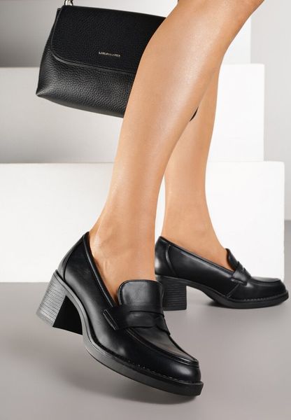 Czarne Półbuty Mokasyny na Słupku z Wkładką ze Skóry Naturalnej Tulacea. Czarne mokasyny Renee, bez wzorów, ze skóry, bez obcasa. Za 119.99 zł.