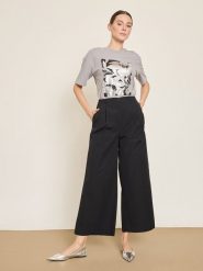 BGN Spodnie w kolorze czarnym rozmiar: 40. Czarne spodnie materiałowe BGN, na co dzień, bez wzorów, z materiału. Za 121.99 zł.