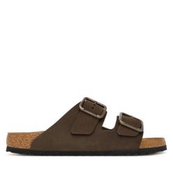 Klapki Birkenstock. Brązowe klapki Birkenstock, bez wzorów, bez obcasa. Za 674.99 zł.