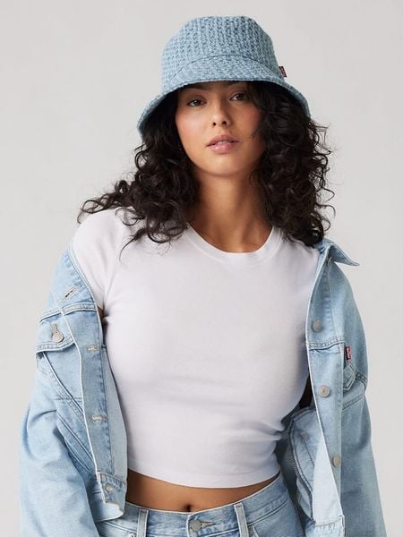 Levi's Kapelusz w kolorze błękitnym rozmiar: L. Niebieskie kapelusze Levi's®, bez wzorów, z materiału. Za 107.12 zł.