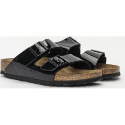 Klapki damskie Birkenstock Arizona BF (1005292). Czarne klapki Birkenstock, bez wzorów, bez obcasa. Za 349.99 zł.
