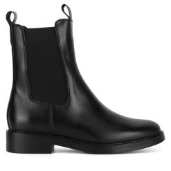 Botki Gino Rossi. Czarne botki Gino Rossi, bez wzorów, bez obcasa, na płaskiej podeszwie, bez zapięcia. Za 299.99 zł.