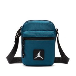 Torebka saszetka listonoszka sportowa Nike Jordan. Czarne torby na ramię Nike, bez wzorów, sportowe, bez dodatków. W wyprzedaży za 99.00 zł.