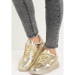 Złote Buty Sportowe Trini. Żółte obuwie sportowe Born2be, bez zapięcia. Za 59.99 zł.