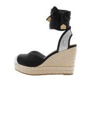 U.S. Polo Assn. Sandały w kolorze czarno-beżowym na koturnie rozmiar: 36. Brązowe sandały U.S. Polo Assn., bez wzorów, klasyczne, z otwartym noskiem, bez obcasa, na koturnie, bez zapięcia. Za 173.99 zł.