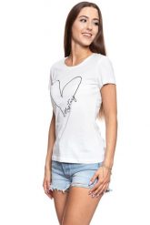 MUSTANG T SHIRT DAMSKI Alexia C Print Cloud Dancer 1008935 2020. Białe t-shirty Mustang, s, bez wzorów, bez kołnierzyka, bez ramiączek. W wyprzedaży za 39.99 zł.