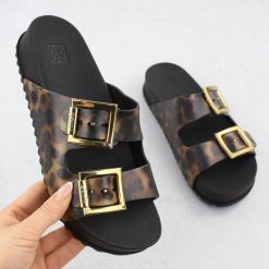 Klapki damskie z klamrami plażowe basenowe w panterkę brązowe Zaxy RR285059. Brązowe klapki Zaxy, bez wzorów, z gumy, bez obcasa. Za 161.99 zł.