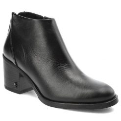 Czarne Botki Carinii Eleganckie Obuwie Damskie. Czarne botki Carinii, bez wzorów, ze skóry ekologicznej, bez obcasa, bez zapięcia. Za 467.99 zł.