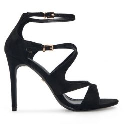 Sandały DeeZee. Czarne sandały DeeZee, bez wzorów, bez obcasa, na płaskiej podeszwie, bez zapięcia. Za 149.99 zł.