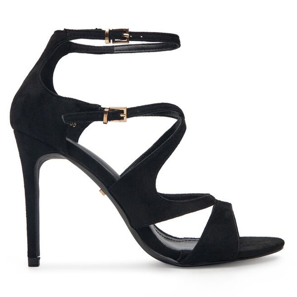 Sandały DeeZee. Czarne sandały DeeZee, bez wzorów, bez obcasa, na płaskiej podeszwie, bez zapięcia. Za 149.99 zł.