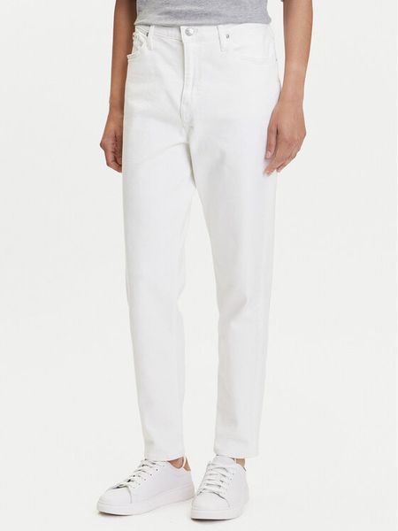 Calvin Klein Jeans Jeansy J20J225137 Biały Mom Fit. Białe jeansy Calvin Klein Jeans, bez wzorów. Za 349.99 zł.