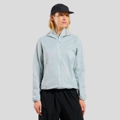 Kurtka damska ODLO Jacket hardshell ESSENTIAL 2.5L WATERPROOF. Niebieskie kurtki narciarskie Odlo, l, bez wzorów, z hardshellu, z kapturem, narciarskie. Za 829.99 zł.