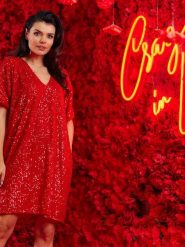 Awama Sukienka w kolorze czerwonym rozmiar: onesize. Czerwone sukienki Awama, na co dzień, bez wzorów, bez kołnierzyka, bez ramiączek, mini, proste. Za 212.99 zł.