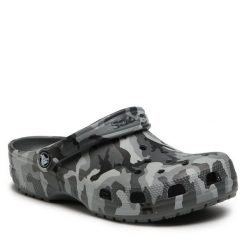 Klapki Crocs. Czarne klapki Crocs, bez wzorów, bez obcasa. Za 239.99 zł.