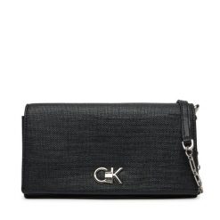 Torebka Calvin Klein. Czarne torebki klasyczne Calvin Klein, bez wzorów, bez dodatków. Za 269.99 zł.