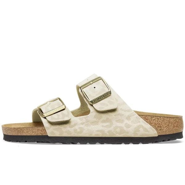 Kapcie Birkenstock Arizona Synthetics Damskie. Brązowe obuwie domowe Birkenstock, bez wzorów, bez zapięcia. Za 289.00 zł.