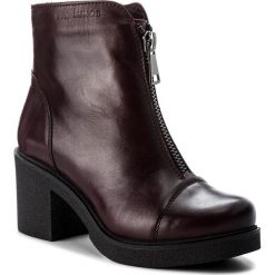 Botki EVA MINGE - Illescas 4J 18SM1372491EF 134. Czerwone botki Eva Minge, z aplikacjami, ze skóry ekologicznej, bez obcasa, na obcasie, bez zapięcia. W wyprzedaży za 289.00 zł.